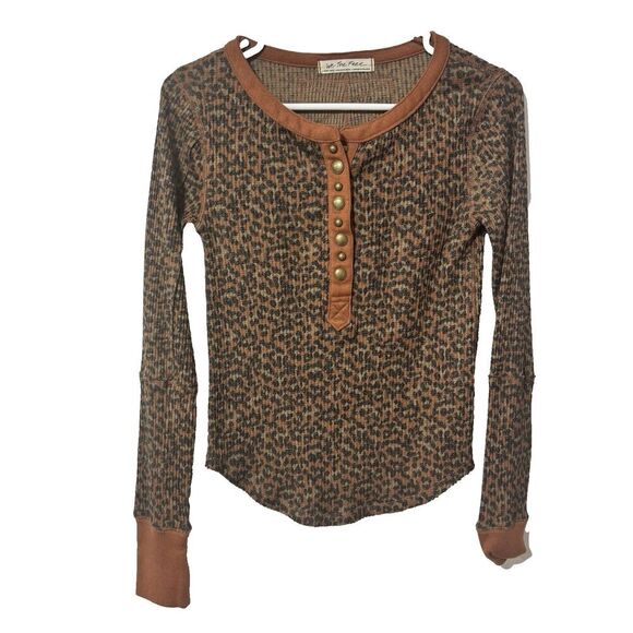 Free People We The Free Everest Henley Top Size XS Leopard Brown Waffle Knit - Picture 2 of 10